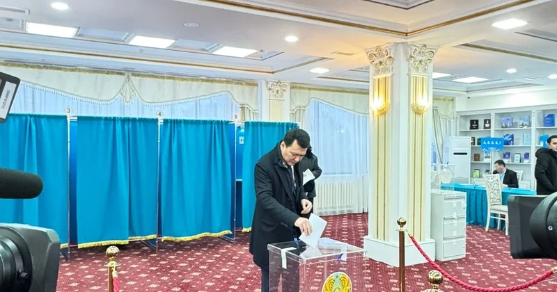 Мемлекеттік кеңесші Ерлан Қарин референдумда дауыс берді