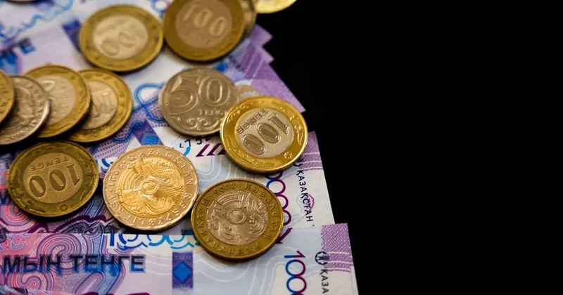 Медианная зарплата по вакансиям снизилась до 300 тысяч тенге на популярном сайте по поиску работы