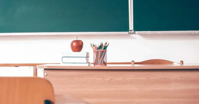 Отсутствует элементарная культура . Учителя в Жанаозене подали жалобу на директора, обвинив его в грубости