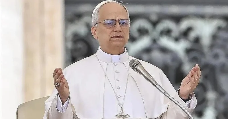 Рим Папасы демократияның көпшіліктің тираниясына айналу қаупін сынға алды