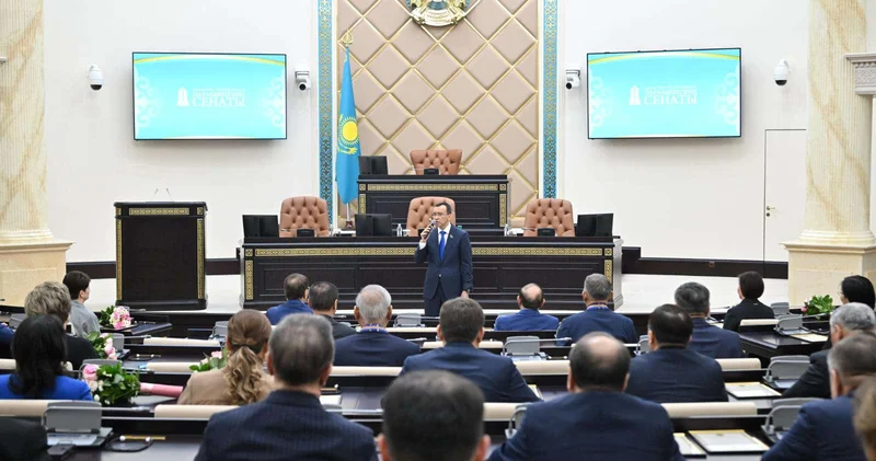 Ряду депутатов и сотрудников аппарата Сената вручили госнаграды