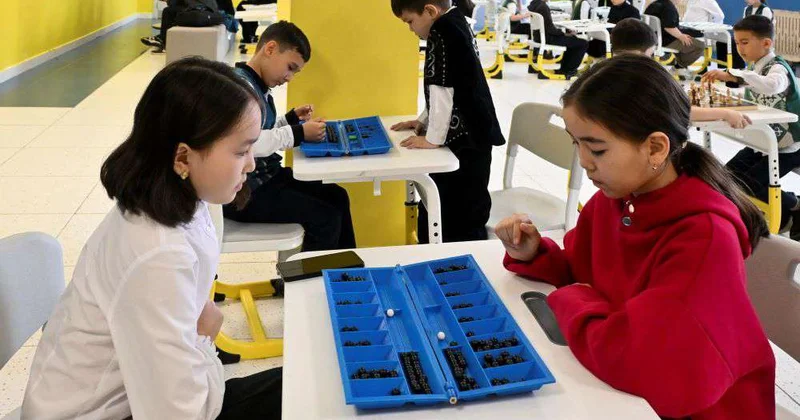 В школьной лиге сильнейшие