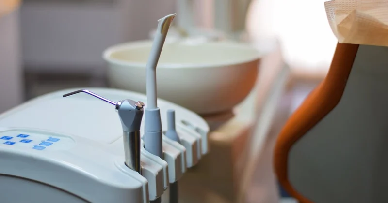 Стоматолог обслуживал десятки пациентов одновременно в Туркестанской области