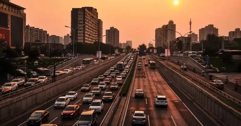 Елімізде тұрғын үйлердің маңына автокөліктерді қоюға тыйым салынады деген рас па түсініктеме