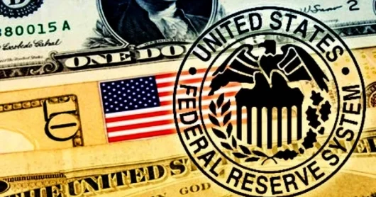 Как политика ФРС США влияет на теңге, нефть и инвестиции эксперт