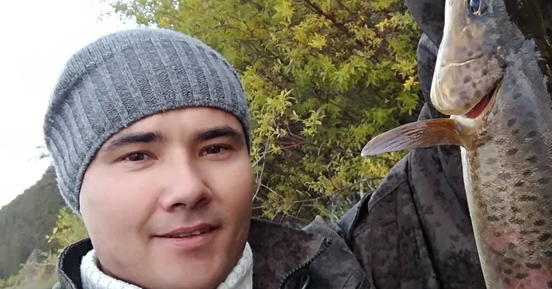 Қазақстанда болған емеспін шетелдік өзінің суретін алимент төлемейтіндер туралы оқиғадан тауып алды
