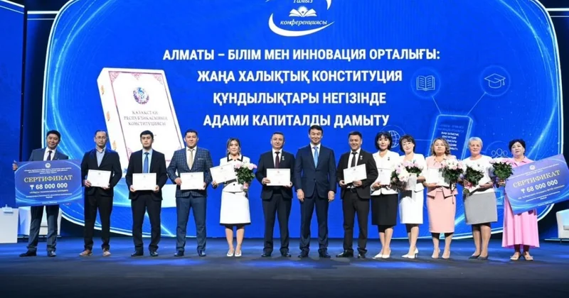 Дархан Сатыбалды провел августовскую конференцию работников образования Алматы