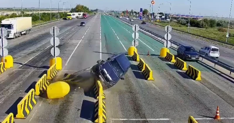 Водитель внедорожника уснул за рулём на подъезде к пункту оплаты на трассе Астана Щучинск