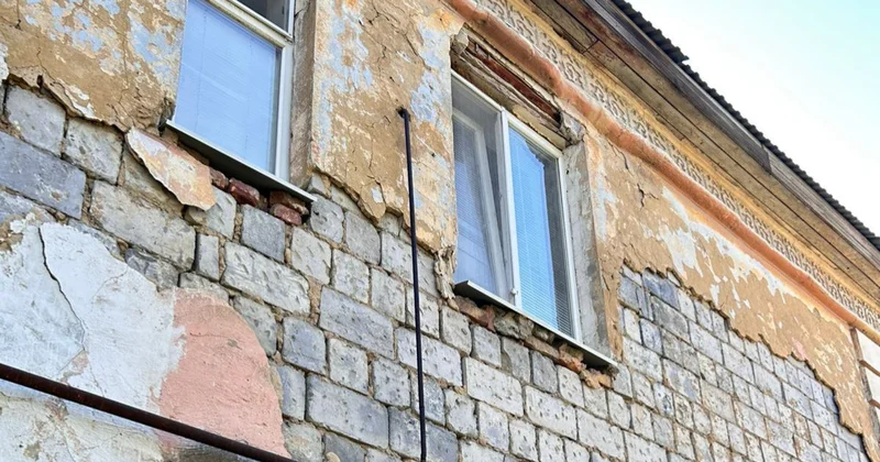 ​Орындалмайтын миссия: Атыраудағы апатты үйлер сүрілудің орнына инвестор күтіп отыр