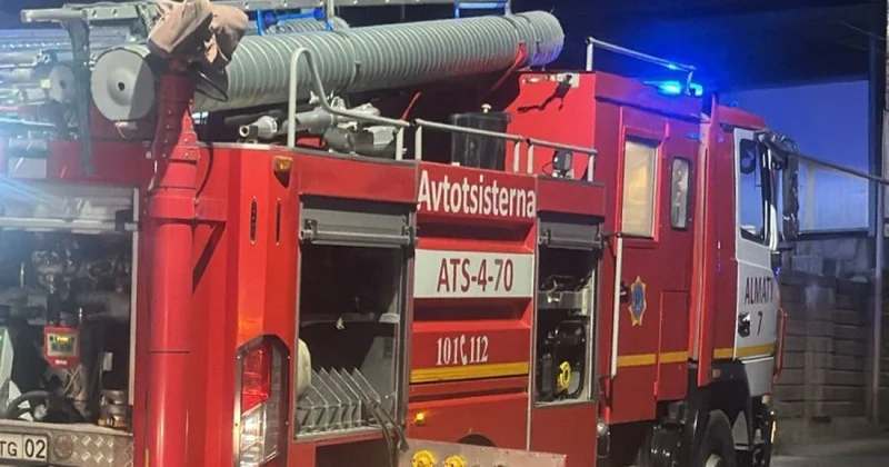 Пожар на заправке едва не привел к взрыву в Актюбинской области (ВИДЕО)