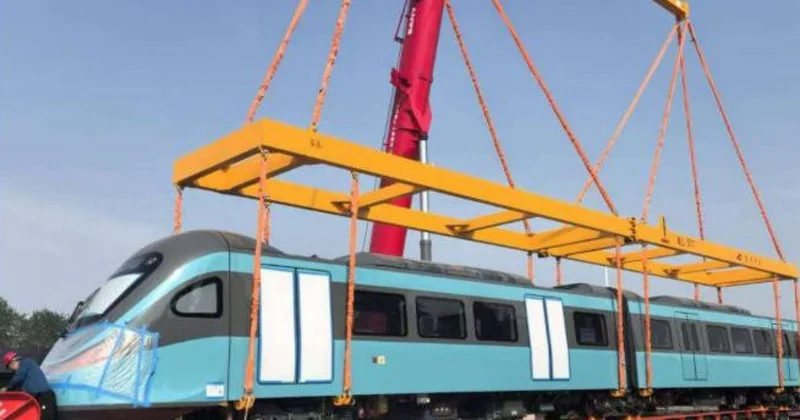 Елордаға LRT ның тағы екі жылжымалы құрамы жеткізілді