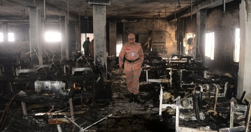 Бангладеште тігін фабрикасынан өрт шығып, 16 адам мерт болды