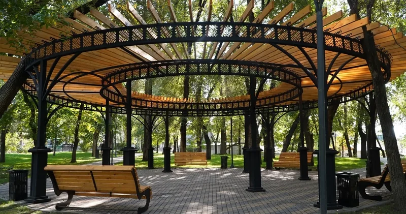 Алматыда Шухов атындағы сквер жаңартылды