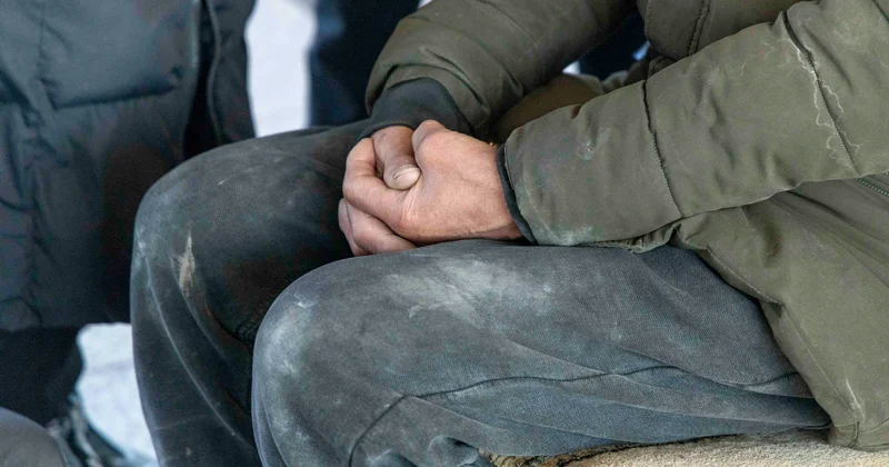 Аулада баспанасыз адамдар жүрсе, тұрғындар қайда шағымдана алады