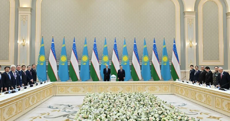 Токаев пригласил узбекские компании к тесному сотрудничеству в области ИИ