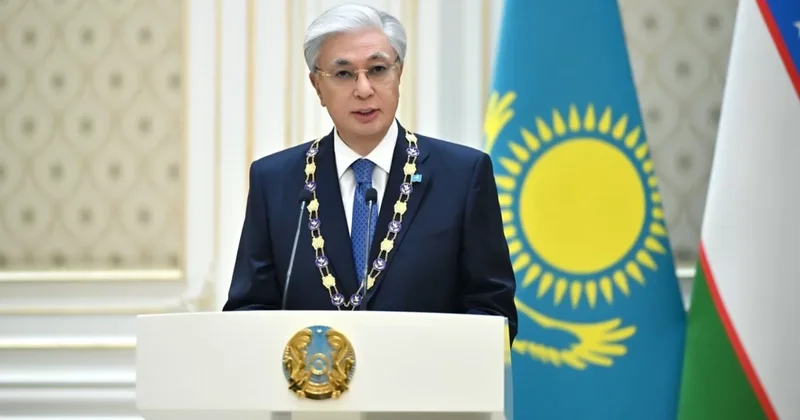 Шавкат Мирзиёев вручил Токаеву орден Дустлик высшей степени