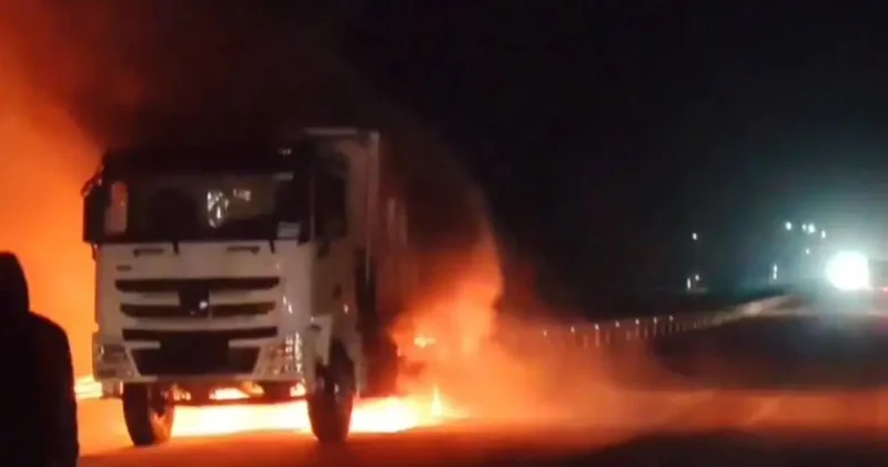 Алматы Өскемен тасжолында жүк көлігі өртеніп кетті