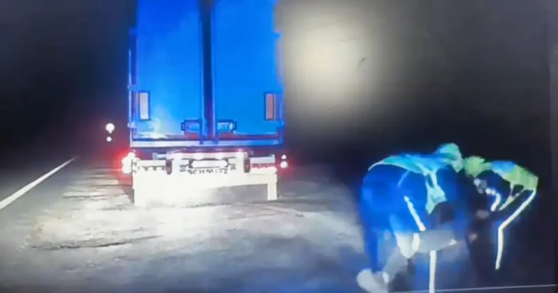 Патрульные спасли дальнобойщика, который перенёс инсульт на трассе Семей Павлодар