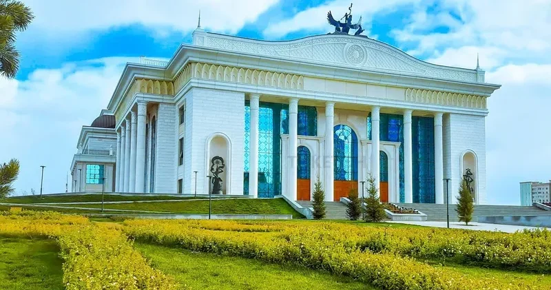 Бүгін Қаллеки театры шымылдығын ашқан күн