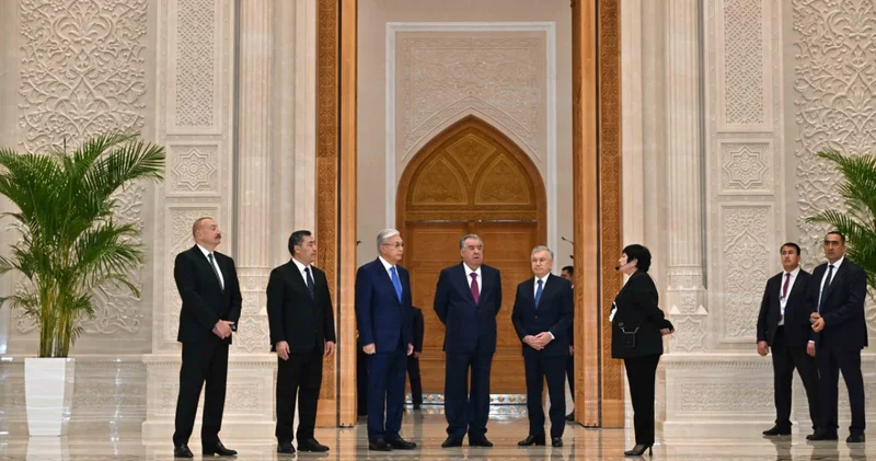 Президент Ташкенттегі Осман сахабаның Құраны сақталған орталыққа барды