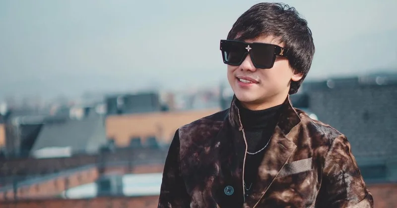 Кайрат Нуртас ответил на вопрос, почему всегда носит черные очки