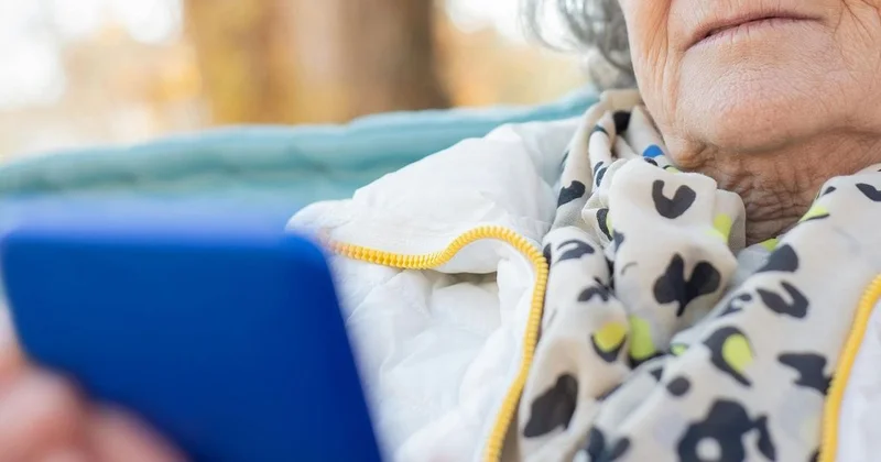 Павлодарка после звонка врача сняла со своего счета миллионы и перевела их за границу