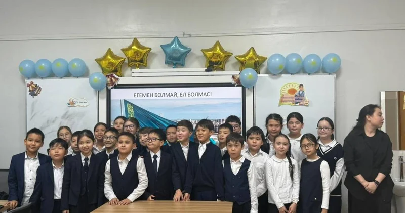 Оқушылар Тәуелсіздік күні қарсаңында кітап оқып, елдік туралы ой бөлісті