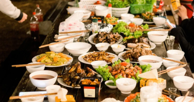 Жесткие правила вводят на свадьбы и поминки в Кыргызстане