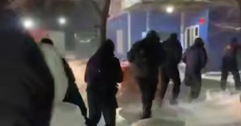 Иностранцы на автобусе выехали из Москвы и попали в сложную ситуацию в Казахстане