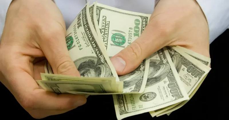 Курс доллара снова вырос к тенге на бирже 16 января