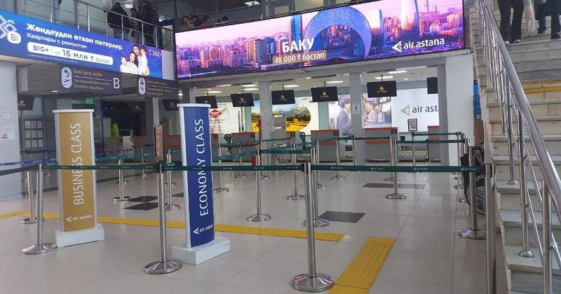 Атырау әуежайында жолаушылар рейстердің кешігуі мен тоқтатылуына шағымдануда