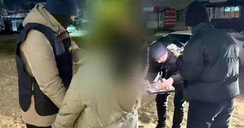 Ақтөбеде ер адамнан ақша бопсалаған күдікті келіншек ұсталды
