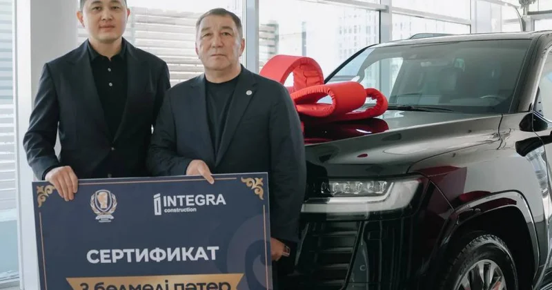 Бокстан бұрынғы бас бапкер Қайрат Сәтжановқа көлік пен пәтер кілті табысталды