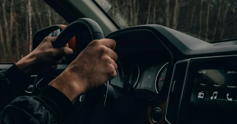 Казахстанец заявил, что не перевозил на машине отца людей за деньги, и суд ему поверил