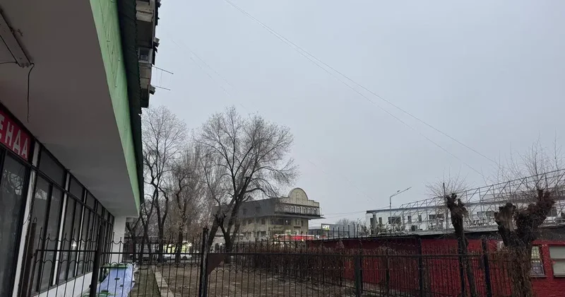 Самовольную пристройку к помещению в жилом доме снесли в Алматы