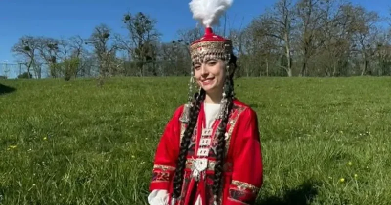 Из Парижа в Мангистау: француженка выучила язык и носит казахскую национальную одежду