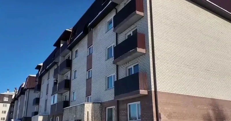 Жители благоустроенного дома в СКО заявили, что замерзают в своих квартирах