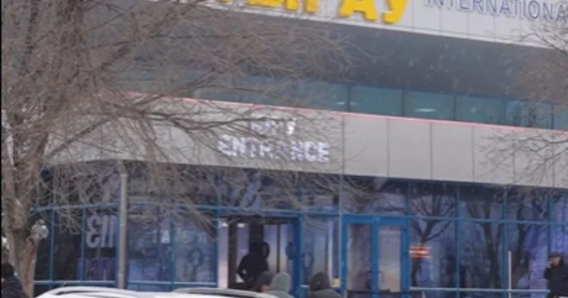 ​Атырау әуежайында рейстер уақытша тоқтатылды: ұшу қону жолағы тазартылуда