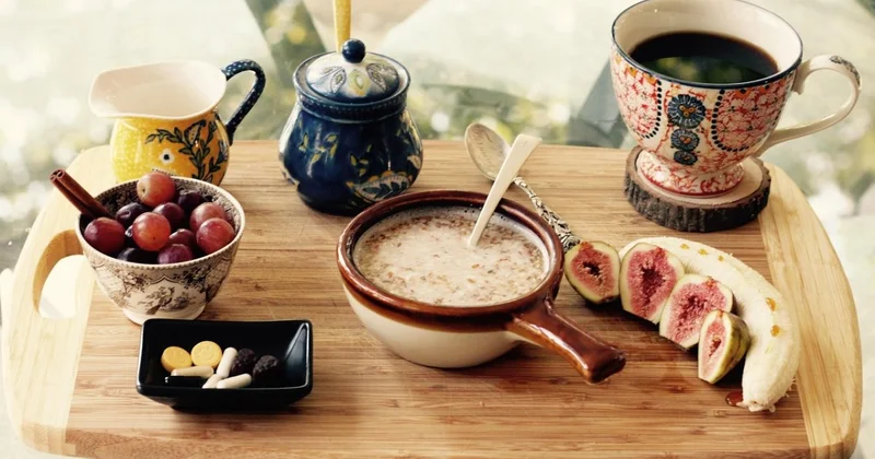 В какое время лучше пить кофе и завтракать