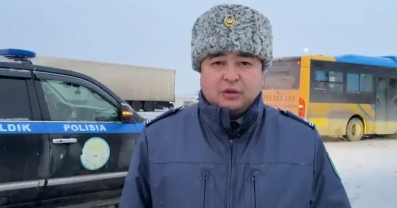 Автобус перевернулся в Мангистау: четыре человека погибли, десятки ранены