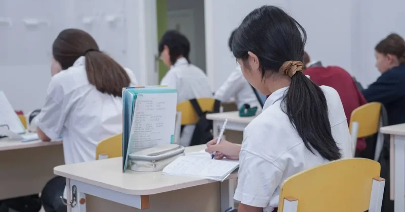 Педагоги в Казахстане будут отвечать за учеников только в рабочее время: депутаты подготовили поправки