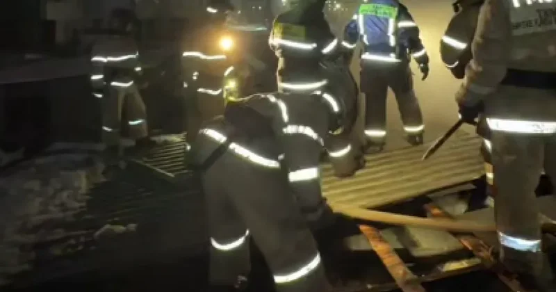 В Астане из горящей сауны спасли человека