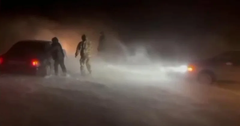 Жетісу облысында құтқарушылар қар құрсауында қалған 17 адамды эвакуациялады