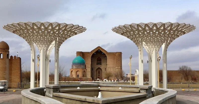 Меры безопасности усилили на территории мавзолея Ходжа Ахмеда Ясави в Туркестане