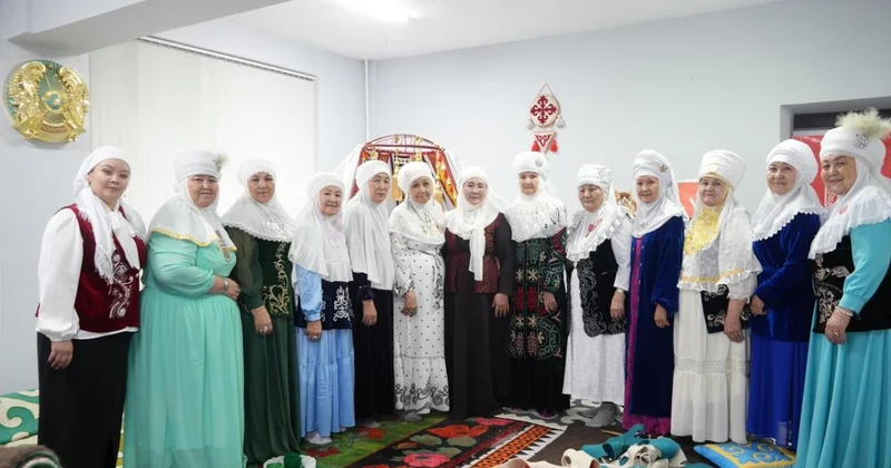 Гигантский сырмак для Книги рекордов Гиннесса создают в Алматы