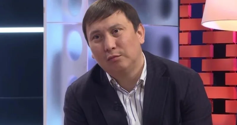 Қазақ елінен басымды иіп кешірім сұраймын... : Қайрат Әділгерей күй атасы Құрманғазының кесенесіне барды (видео)