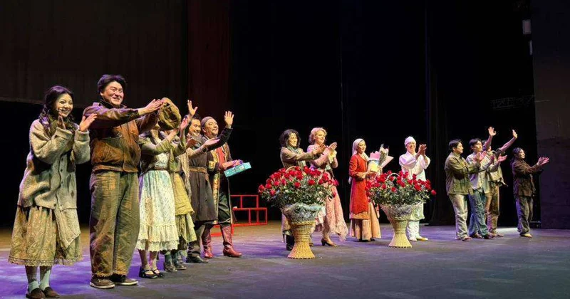 В Астане состоялась премьера спектакля Две женщины в Париже