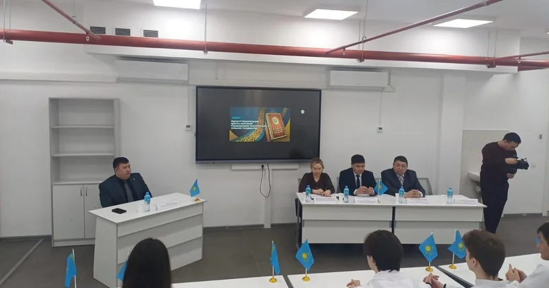 Медицина факультетінің студенттері жаңа Конституция жобасын талқылады