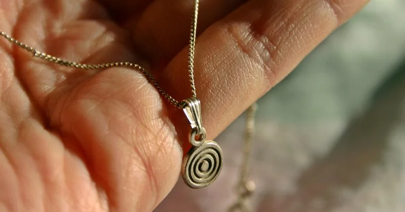 Внук вскрыл сейф и вынес миллионы из дома бабушки в Туркестанской области