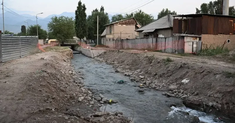 Смыв дамбы на реке Каргалы: когда завершат работы по расширению русла
